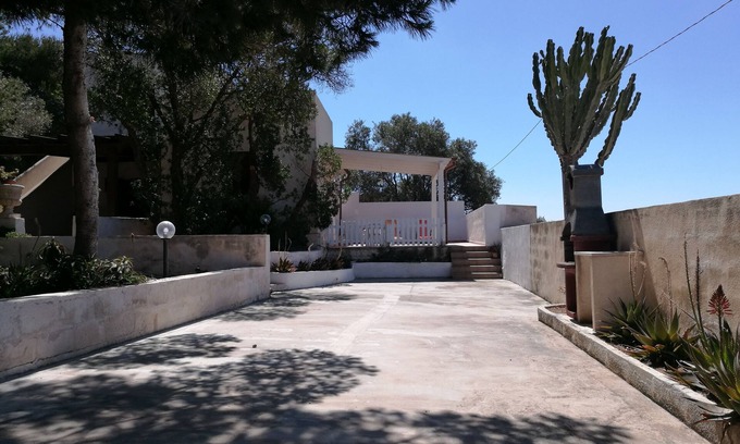 Favignana House | Peaceful Dammuso Retreat Near Cala Rossa with Ocean Views