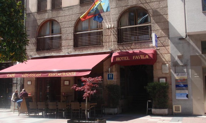 Oviedo City Centre Hotel | Welcoming Favila Oviedo: Family-Friendly with Breakfast