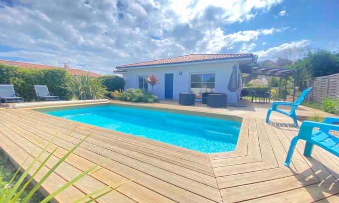 Audenge Villa | Favorite in Audenge: heated swimming pool, wooded garden, and ping-pong table