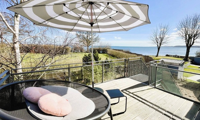 Bockholm House | Favorite place by the sea - Holiday home Haifischsieben with sea view, fireplace and sauna