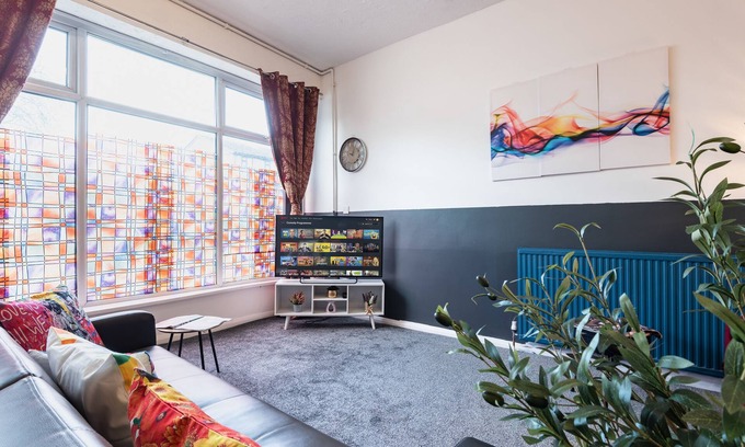 Hull House | Discover Favour Inn by Jesouth: Family-Friendly Getaway