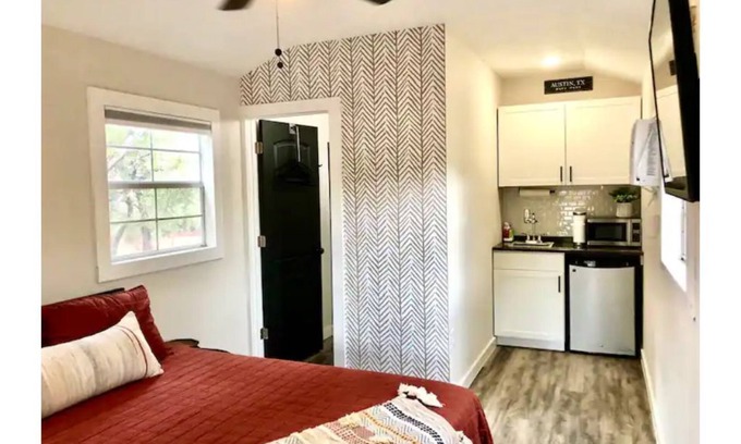 Austin Cabin | Fawn Cabin: 9.8 Rated Escape with Pool & Ocean Views