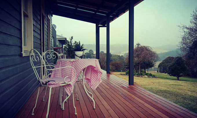 Tallowwood Ridge House | Fay's Cottage - Secluded Retreat with Ocean Views & Breakfast