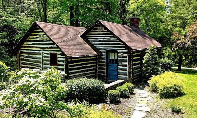 Chalk Hill Cottage | Fayette Springs House: Rustic Retreat near Trails & Wineries
