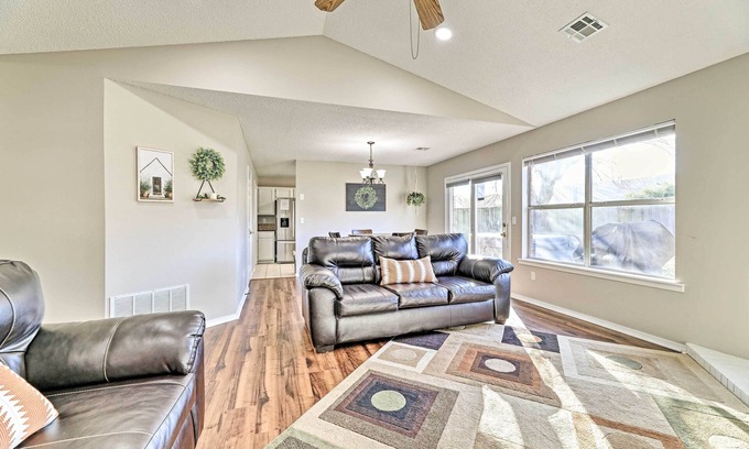 Fayetteville House | Cozy Fayetteville Home with Hot Tub, 3 Mi to U of A!