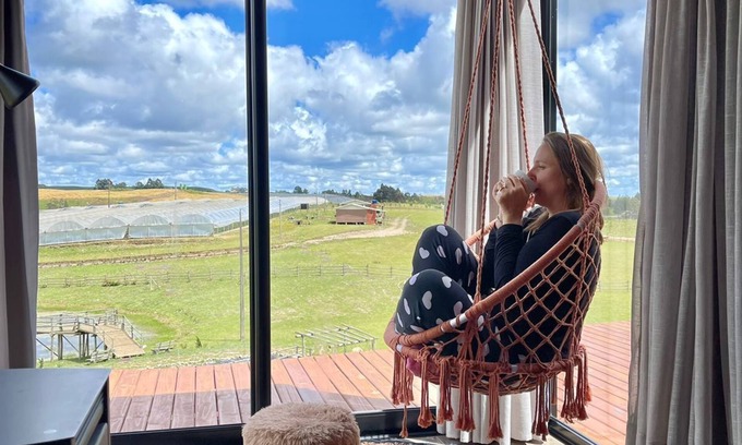 Sao Francisco de Paula Cabin | Relax at Fazenda de Morangos with Spa and Breakfast Options