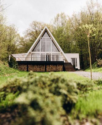Krekhiv Ski Chalet | Experience Fazenda Wood: Pet-Friendly Getaway with Hot Tub