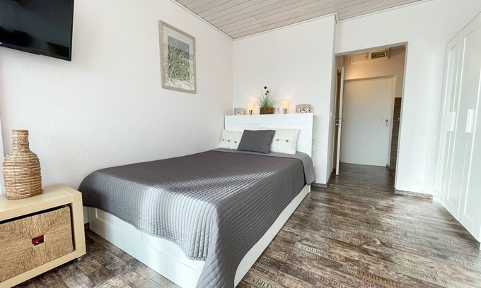 Sahlenburg Apartment | Inviting Studio Apartment with Ocean View & Pool Access