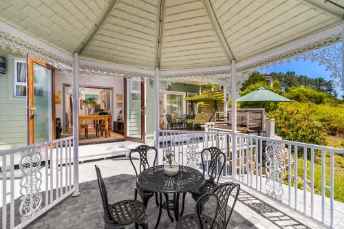 Knysna Villa | Serene Pezula Retreat with Private Beach & Ocean Views