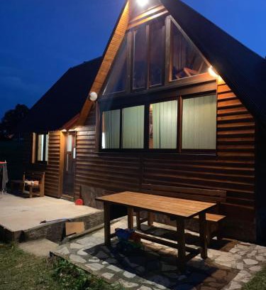 Virak House | Family-Friendly FeĐoNi Retreat with Kitchen Amenities