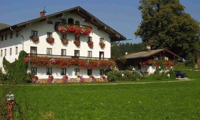 Eggstatt Apartment | Family-Friendly Fe-Apartment at Schelshornhof with Lake View