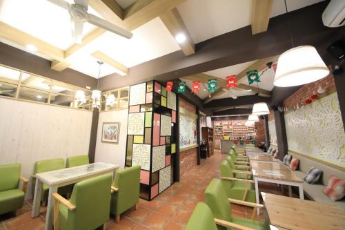 Ji'an House | Highly Rated Feather and Flowers Homestay with Restaurant