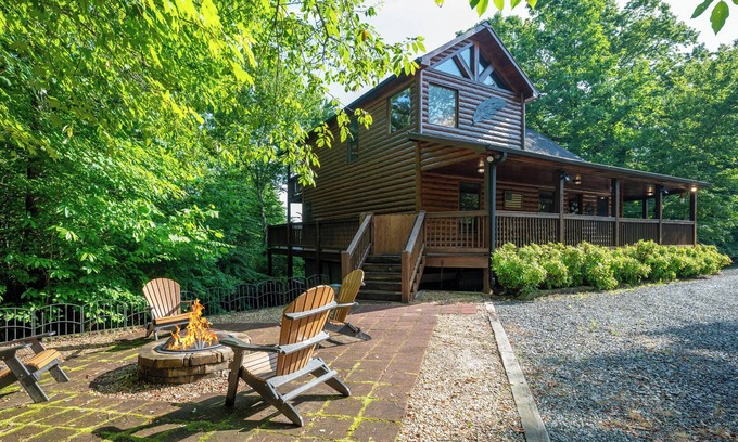 Blue Ridge Cabin | Unforgettable Feather Ridge Stay in Blue Ridge, GA