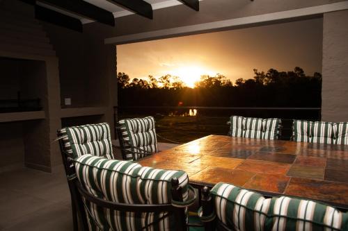 Parys Villa | Relax at Feathers and Rest Villa by the Vaalriver
