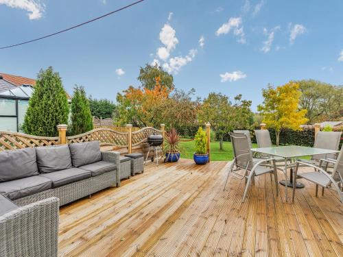 Darlington House | Featherstone House: Guest Rated 10/10 with Hot Tub & Pets
