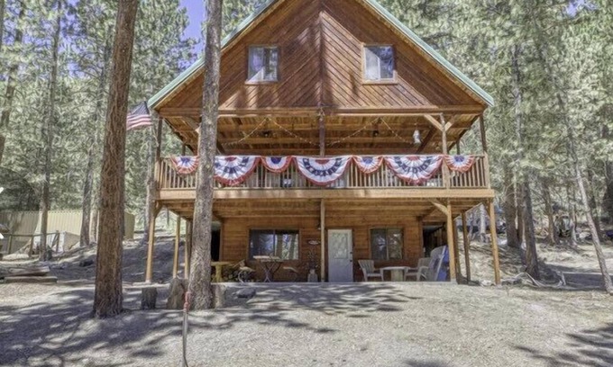 Featherville Cabin | Families Love Featherville Mountainside Cabin with Kitchen & More