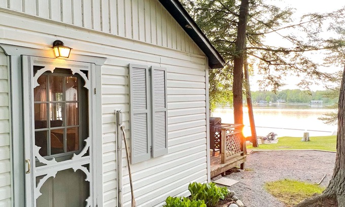 Omemee Cottage | Experience Fee's Landing Resort - Birch View Cottage Escape