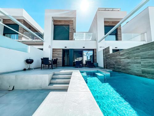 Rojales Ski Chalet | Inviting Fee4Me Villa with Pool and Ocean Views on Costa Blanca