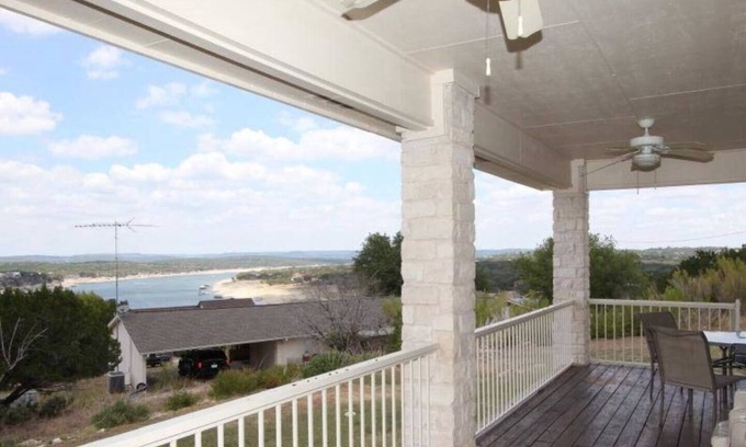 Briarcliff House | Idyllic 3 BR Retreat with Lake Views, Near Marina & Pool