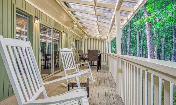 Hot Springs Village House | Experience Comfort at Lake DeSoto with Scenic Views