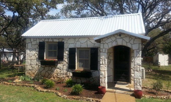 Johnson City Cottage | Experience Comfort in a Modern Cottage Near Texas Winetrail