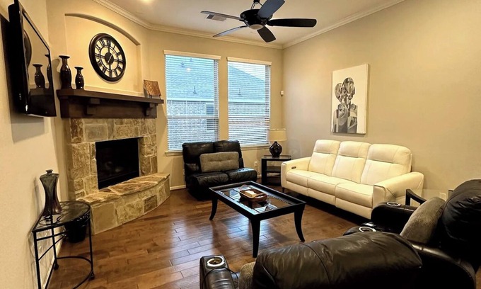 Spring House | Feel at home in Spring, Tx - 20 min from airport