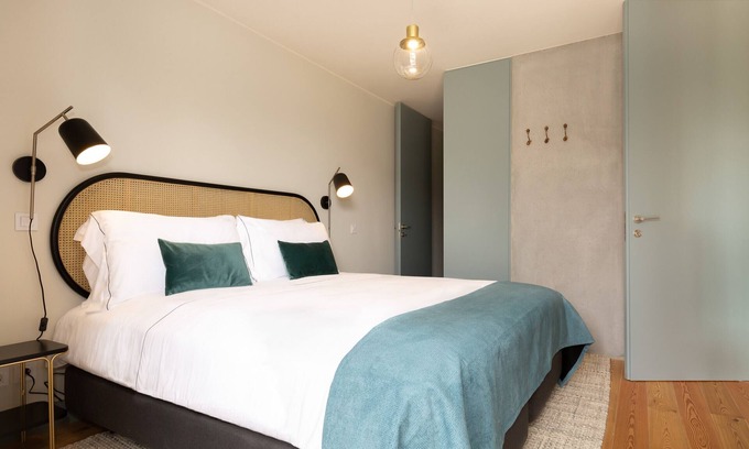 Porto Apartment | Top-Rated Corporate Campanhã II: Balcony & Spa Amenities