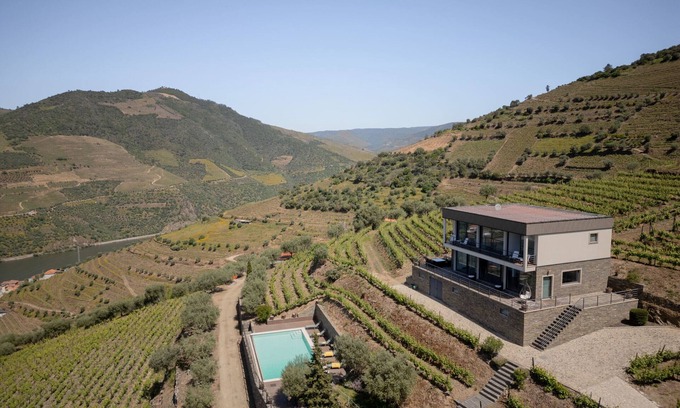 Armamar Villa | Scenic Villa with Pool, Barbecue & 10/10 Guest Rating
