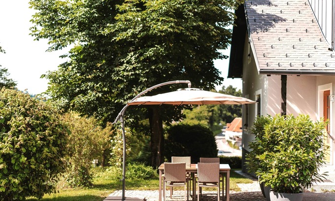 Leibnitz Apartment | Inviting Panorama Holiday Apartment 'SchlossBlick' Retreat