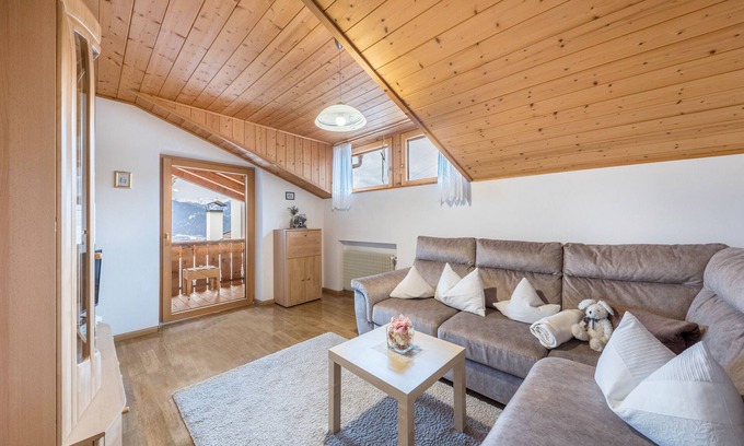 Verano Apartment | Inviting Eichernhof Apartment Apfelblüte with Spa & Dining