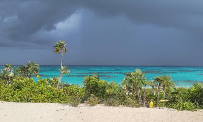 Port Howe Apartment | Experience Feelin Nauti Beach Cottage: Your Oceanfront Escape