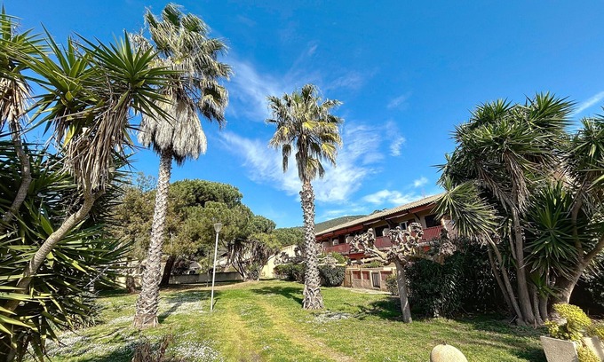 Alata Apartment | Feet in the water in Corsica