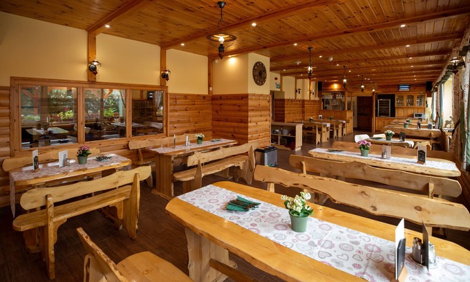 Nagyvisnyo House | Discover Fehér Sas Panzió: Rated 9.4 with Restaurant & Kitchen