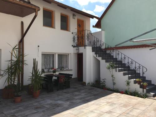 Pecs Hotel | Budget-Friendly Stay at Fehérház Alkalmi Szálló, Rated 9/10
