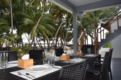 Dhonfanu Hotel | Discover Fehi Velaa Stay: Oceanfront Family Retreat