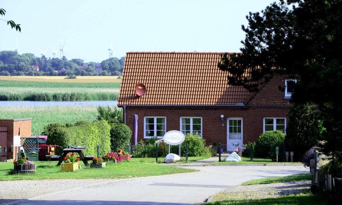 Albertsdorf House | Discover Fehmarn Ostseeferien FH4 Haus Schilfrauschen