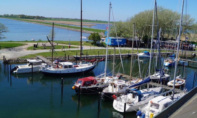 Orth Apartment | Pet-Friendly Fehmarn Ostseeferien "Toplicht" Getaway