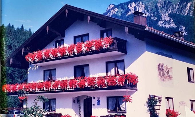 Schleching House | Pet Friendly Feichten-Hof Zaiser Zimmer with High Ratings