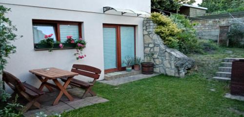 Veszprem Apartment | Beautiful Fejesvölgy Stúdióapartman with Oceanfront Views