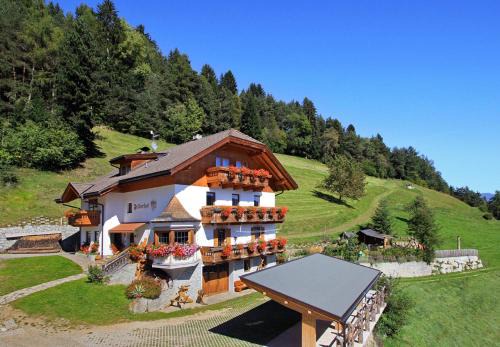 Vandoies Apartment | Highly Rated Felderhof: Family & Pet-Friendly Getaway