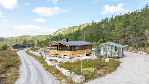 Nissedal House | Felehovet Nord 99: Family and Pet Friendly Retreat