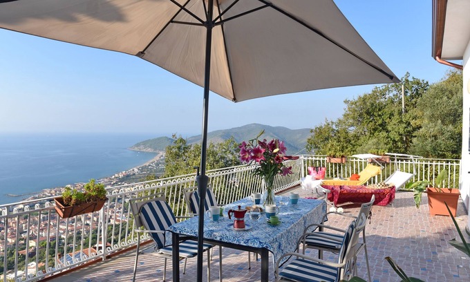 Castellabate Historic Centre Apartment | Felice 1: Private Terrace with Ocean View & Pool Access
