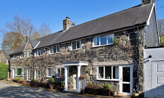 Dolgellau House | Top-Rated Retreats at Felin Ship: Family-Friendly Comfort