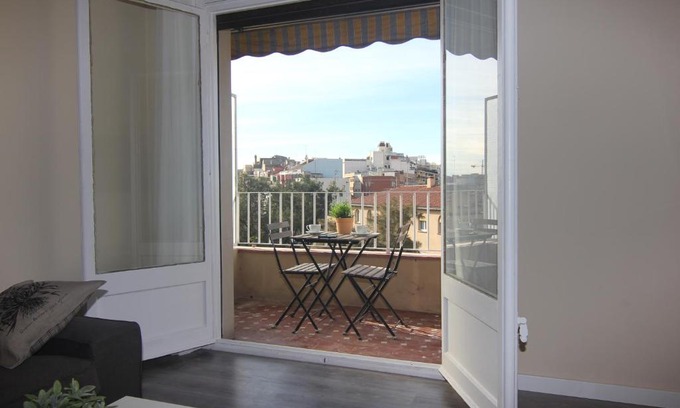 Navas Apartment | Peaceful FELIP II Apartments: Ideal for Families