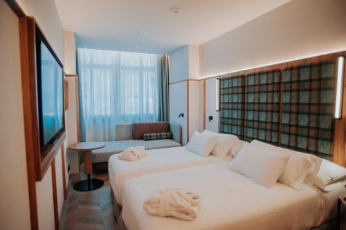 Valladolid Hotel | Family-Friendly Felipe IV: 4-Star Comfort & Dining Awaits