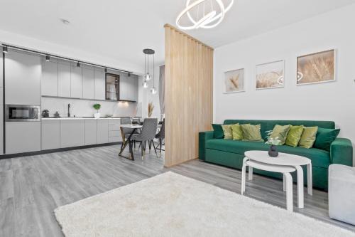 Cordau Apartment | Cozy Felix Flat: Highly Rated with Breakfast Included