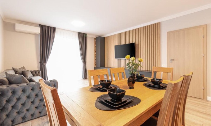 Cordau Apartment | Experience The Limited: Rated 10/10 with Family-Friendly Amenities
