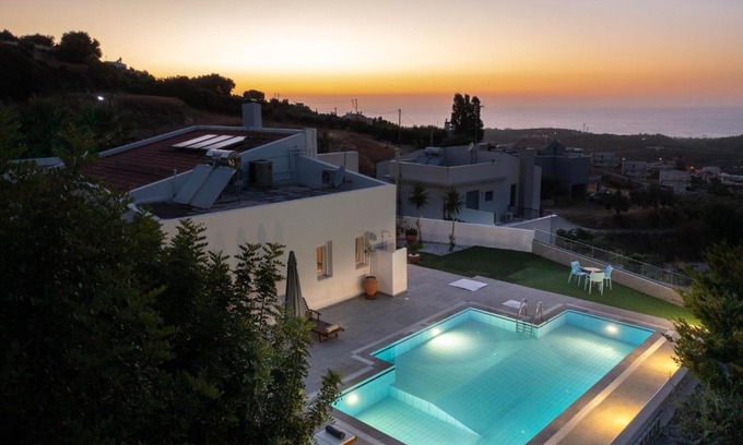 Adele Villa | Felix Villa: Spectacular Views & Heated Pool Oasis