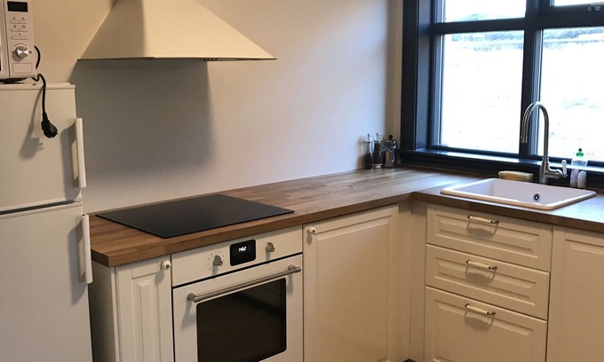 Arnarstapi Cottage | Cozy Fell Holiday Home with Restaurant & Family Amenities
