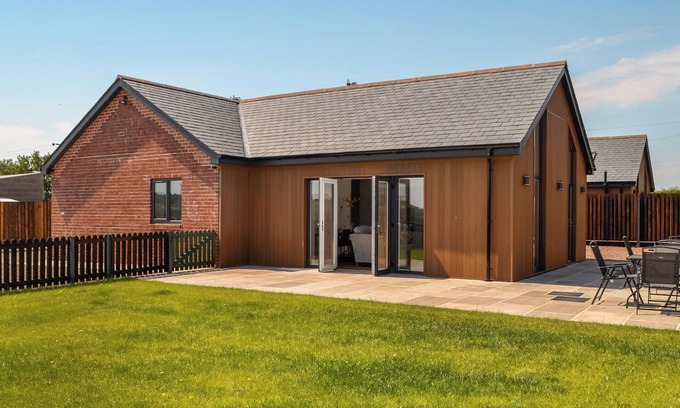 Wing Cottage | Comfortable 4 Bedroom Stay in Carlisle with Breakfast